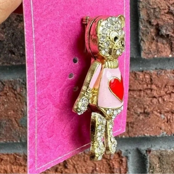 Betsey Johnson Pink Bear Heart Crystal Brooch NWT - Picture 3 of 3